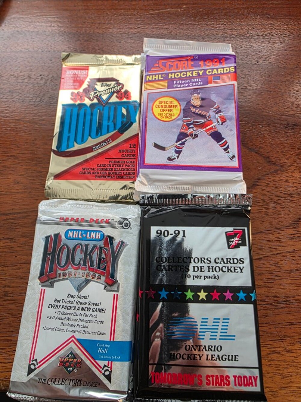 16 SEALED PACKS OF VARIOUS HOCKEY TRADING CARDS